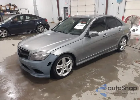 2011 Mercedes-Benz C 300 Sport z USA, uszkodzony, nr VIN WDDGF5EB2BA519185